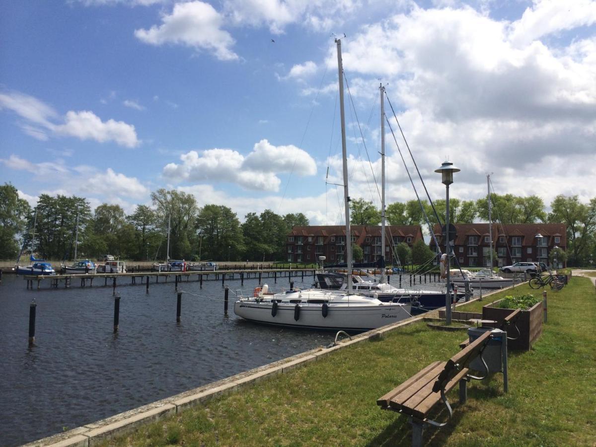 Blick Auf Yachthafen An Der Ostsee 웨케문데 외부 사진