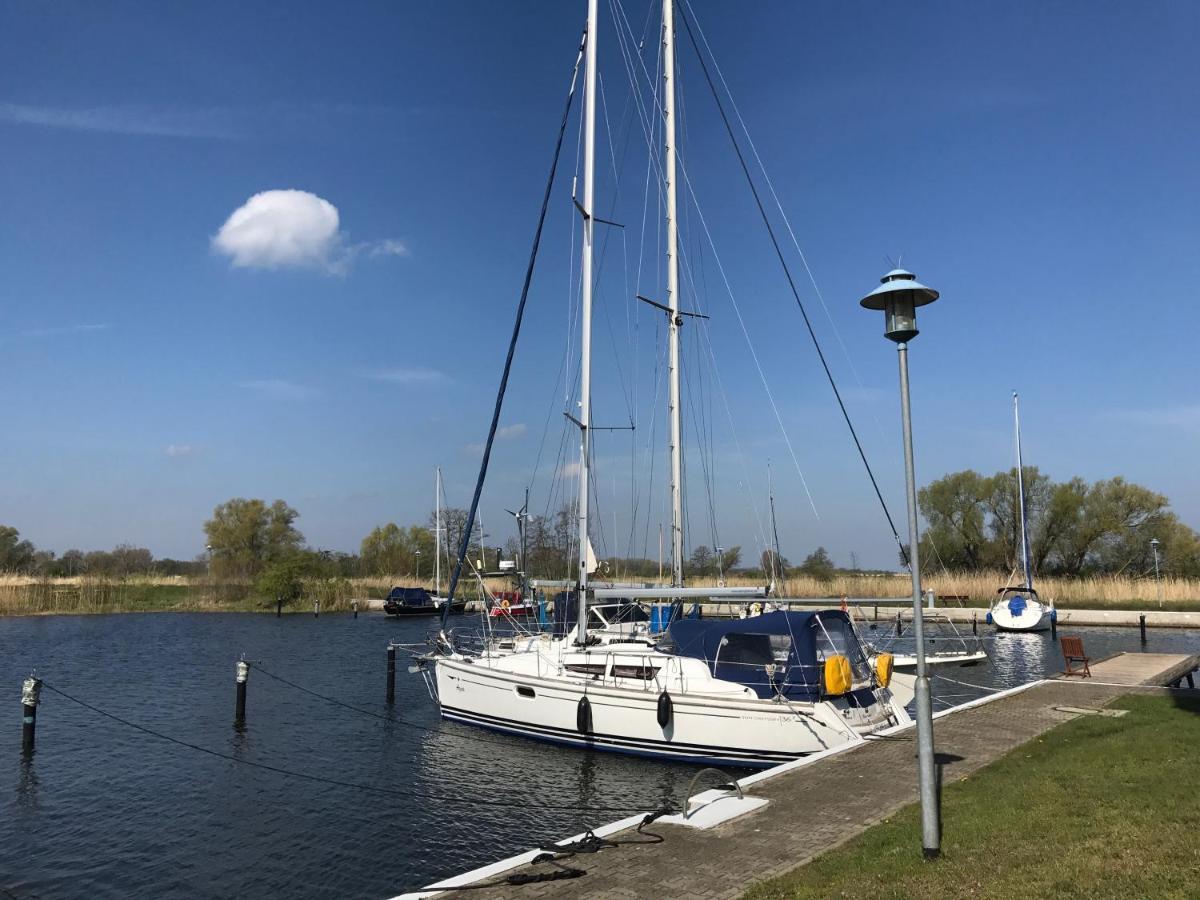 Blick Auf Yachthafen An Der Ostsee 웨케문데 외부 사진